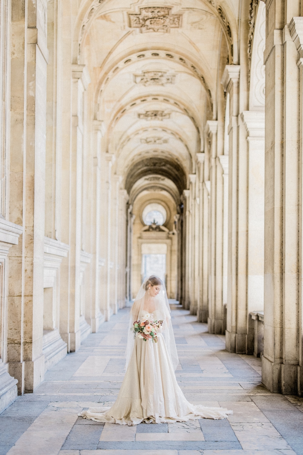 Georgous elegant bride in Paris