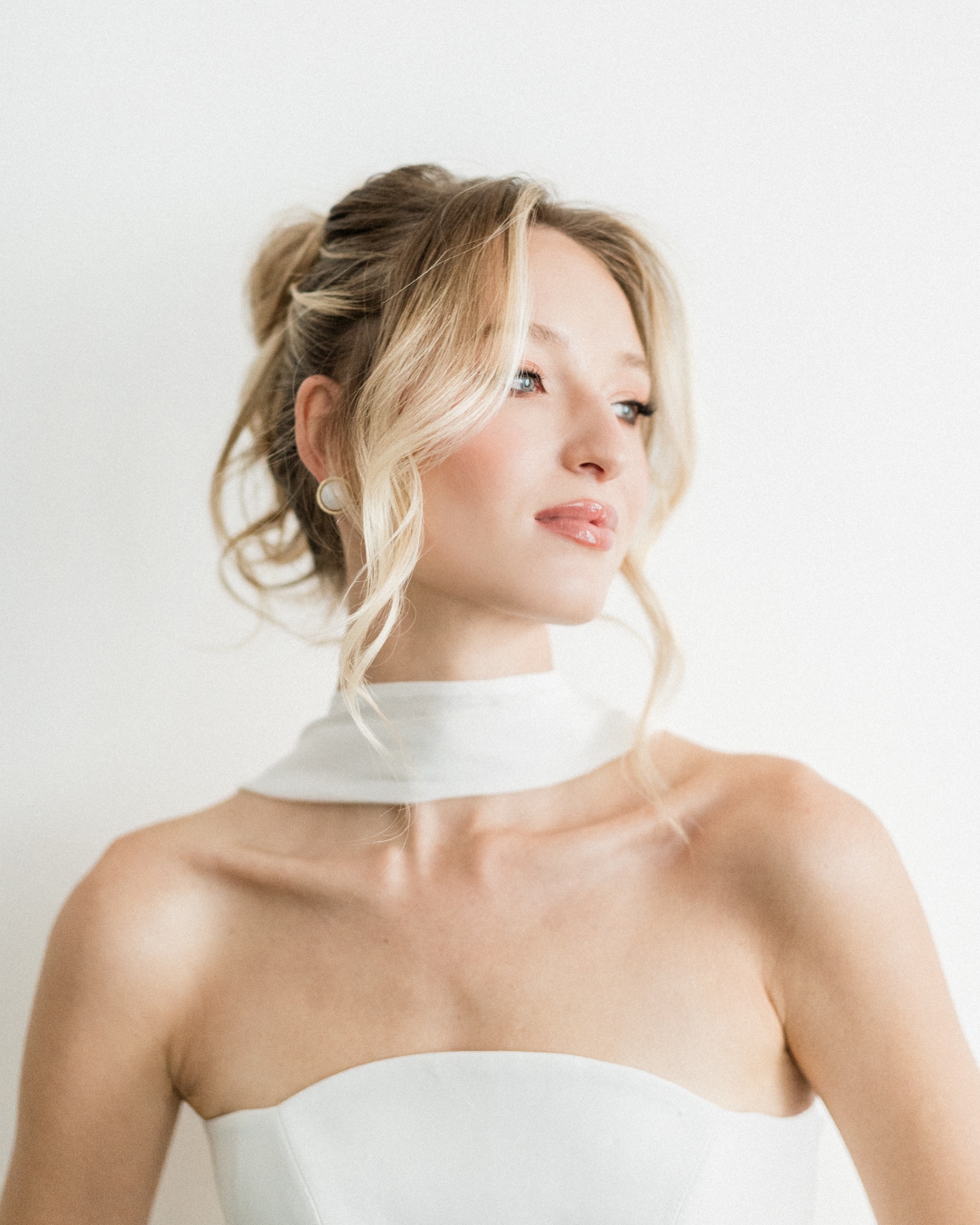 Portrait of the bride wedding in Paris