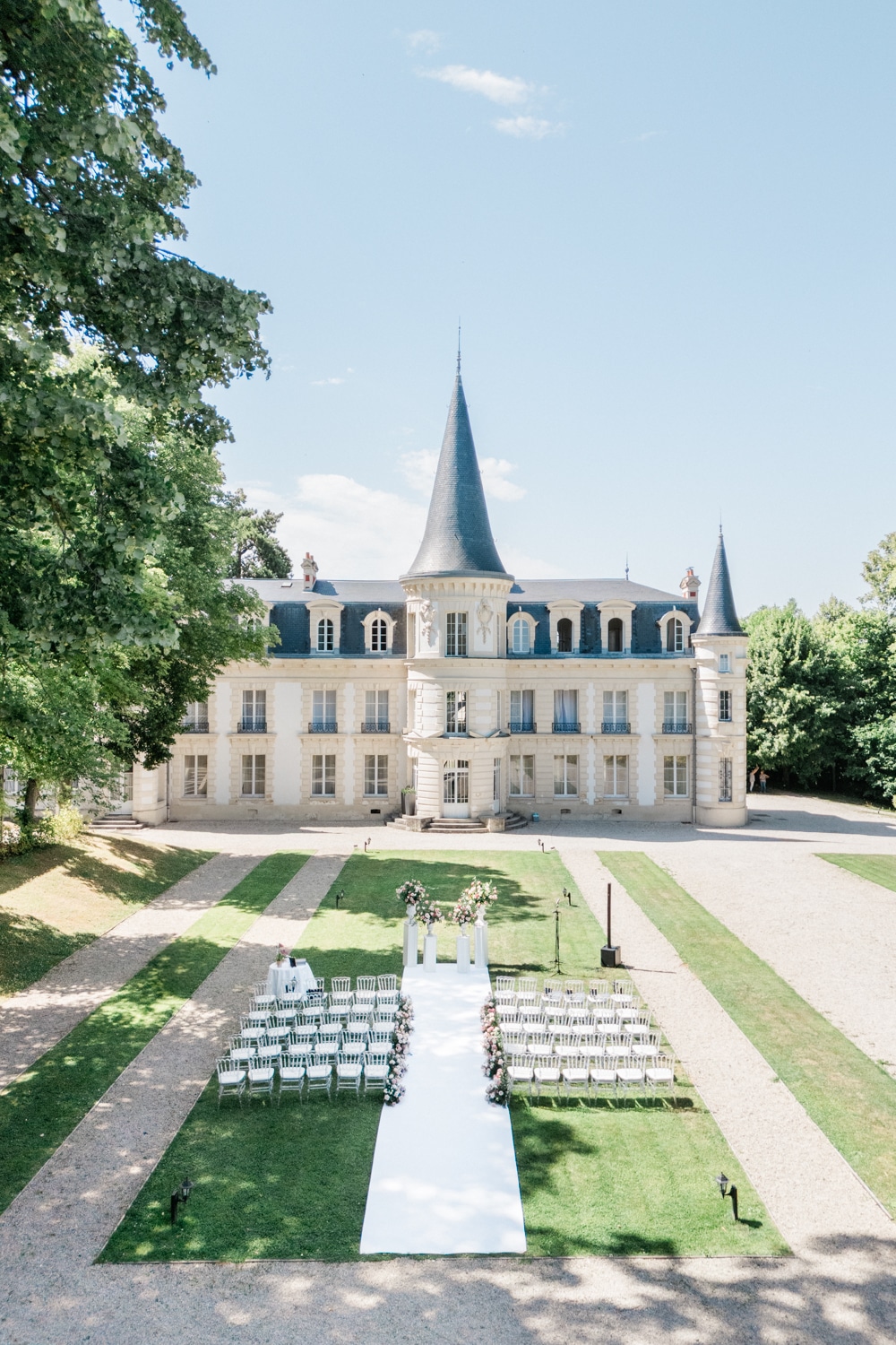 French wedding venue chateau hardricourt