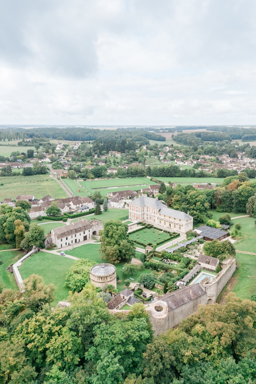 Exterior view of Château de Vallery surrounded by gardens