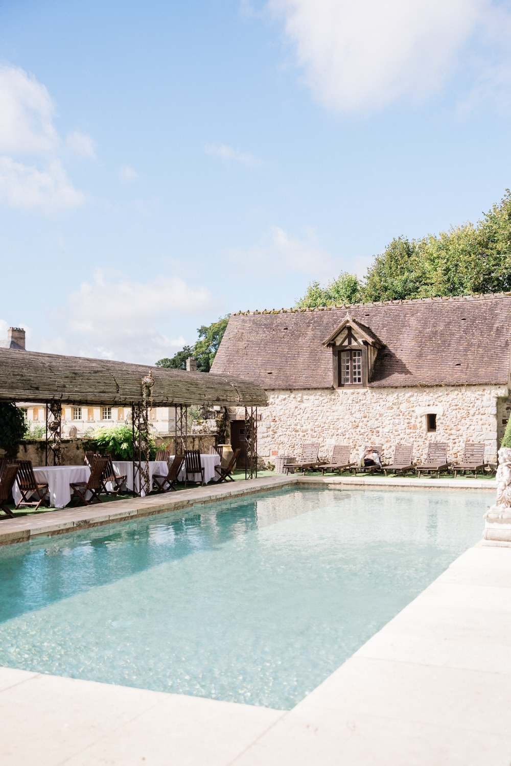 Poolside view at Château de Vallery on a wedding day
