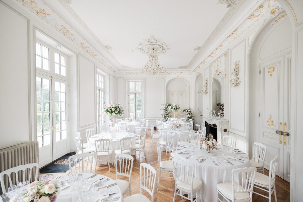 Setting for the dinner at the Chateau de Nainville les Roches