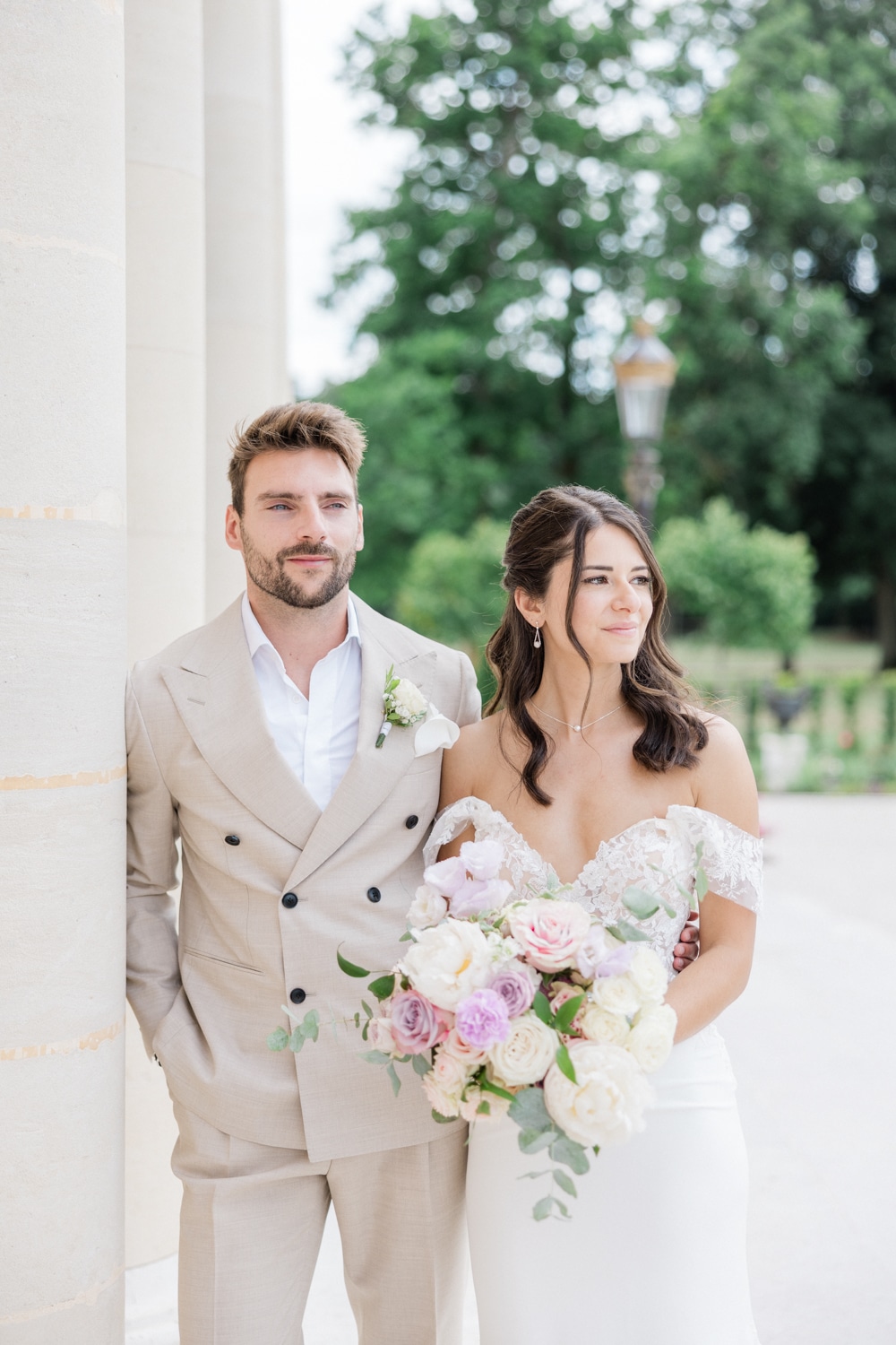 Couple photo during a wedding at the Chateau de Nainville les Roches