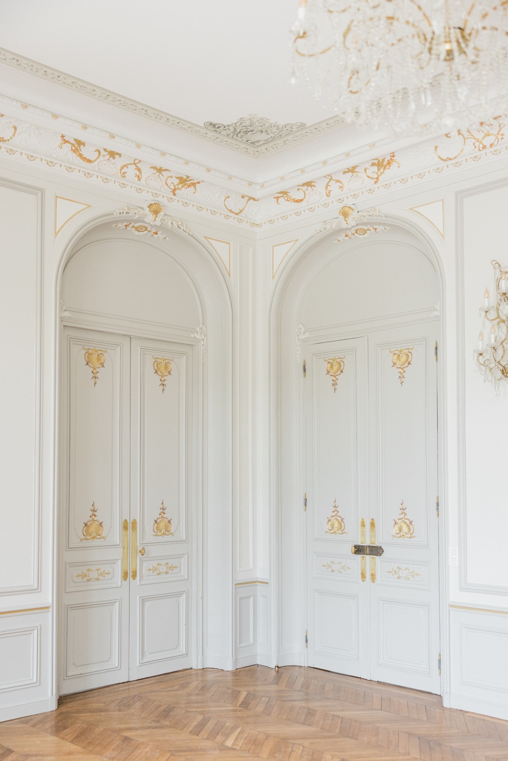 Chateau de Nainville les Roches indoor refinement