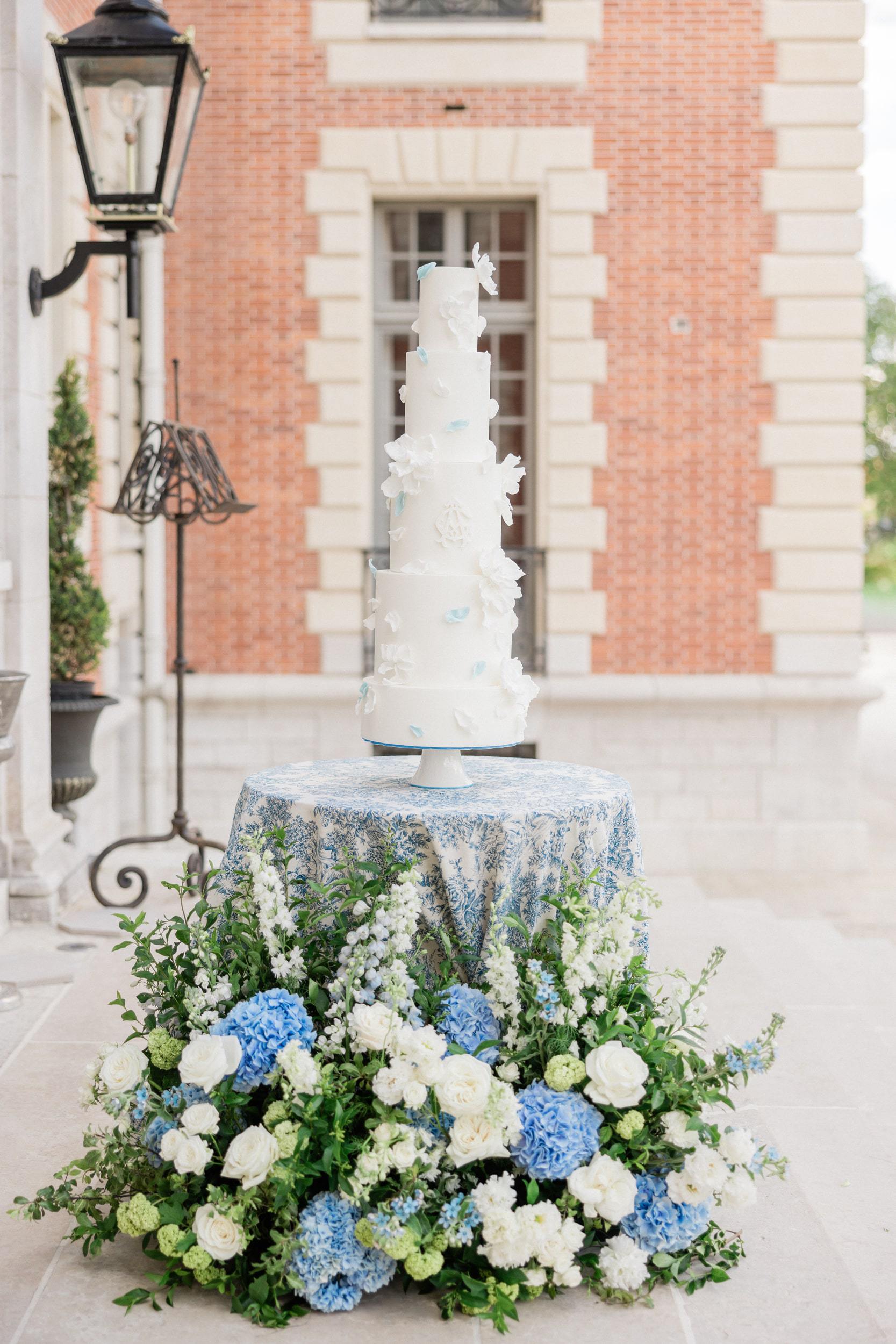 Elegant wedding cake at Château de Nainville-les-Roches
